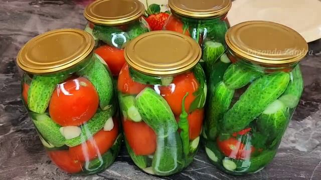 ПРОСТО ЗАЛИВАЮ КИПЯТКОМ. Закрываю по 50 банок! Невероятно вкусный рецепт с ПОМИДОРАМИ и огурцами смотреть онлайн