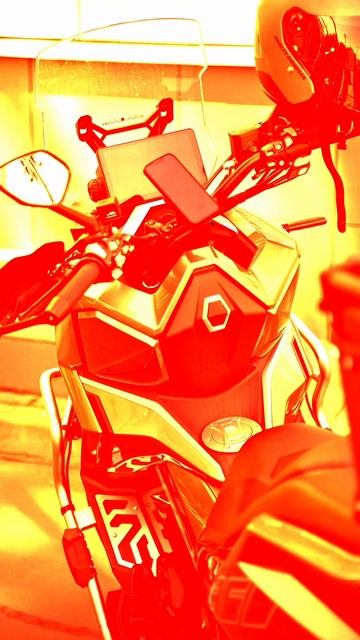 Зачем Ренат Агзамов приехал в Роллинг Мото на максискутере ZONTES 368G? смотреть онлайн