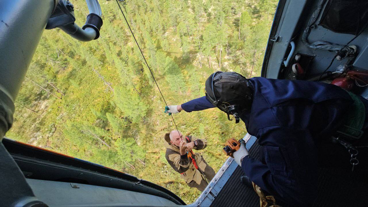 Мужчина эвакуирован из тайги Баунтовского района вертолетом МЧС России смотреть онлайн