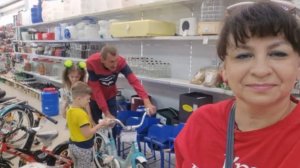 Едем выбирать подарок для внучки. Получаю целых два сюрприза к дню рождения. Жизнь семьи в деревне.