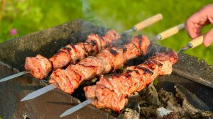 Один из любимых маринадов для шашлыка. Плюс рецепт буквально минутного соуса для шашлыка и мяса