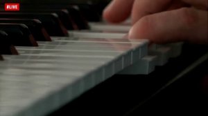 Антон и Виктория Макарские - Обними ( LIVE Авторадио) (720p)