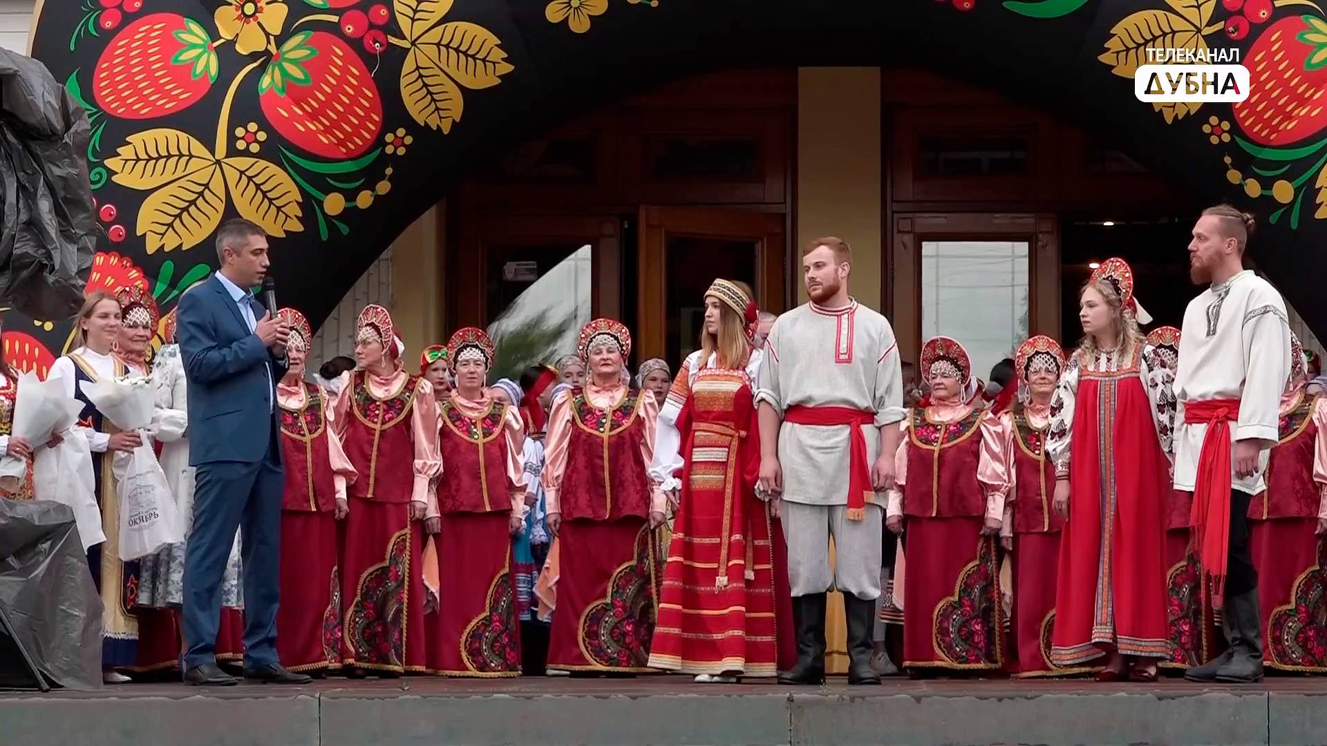 В Дубне для двух пар провели старинный свадебный обряд в честь Дня семьи, любви и верности смотреть онлайн