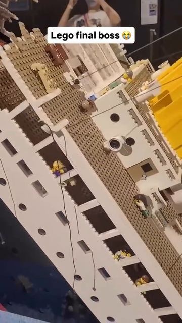 Перед вами самое масштабное и детализированное крушение «Титаника» из LEGO смотреть онлайн