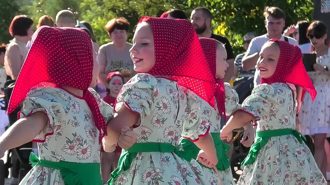 Семейный праздник «Русский двор» в Космопарке смотреть онлайн