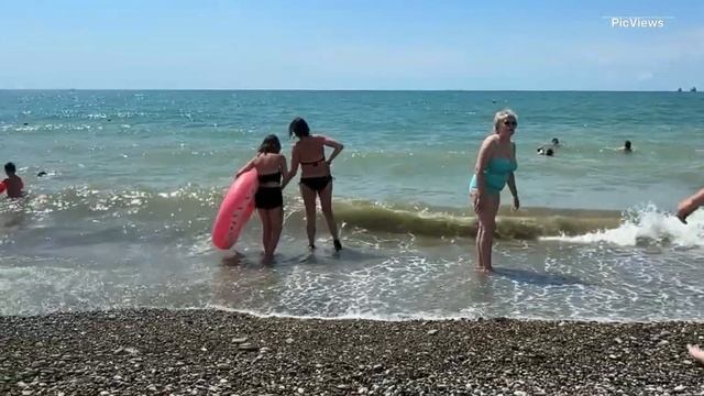 Туапсе Центральный пляж сегодня 7 июля 2025. Море и погода в Туапсе сейчас. Обстановка на пляже смотреть онлайн