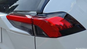 Как снять задний внешний фонарь TOYOTA RAV4 XA50 для замены лампы поворотов.