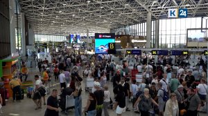 В аэропорту Сочи на вылет и прилет вечером 7 июля задерживаются более 25 рейсов