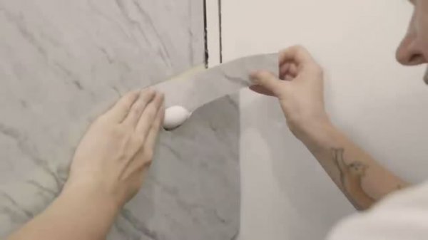 Самоклеющие ПВХ панели для стен санузла, укладка своими руками. Стеновые панели под мрамор