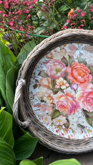 Поднос из ротанга