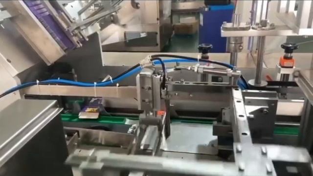CardCUT Auto - автомат вырубки карт с подборкой и вкладкой колоды в картонную коробочку с запаковкой