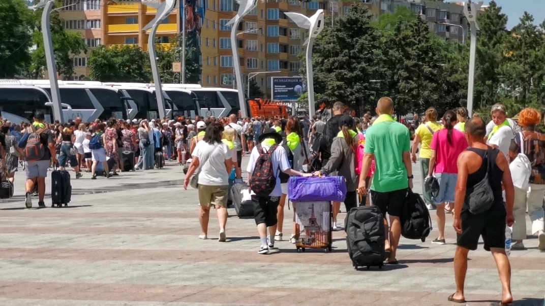 МАРИУПОЛЬ Что произошло и Куда все уезжают? Массово🚐🏢Восстановление и Жизнь Сегодня смотреть онлайн