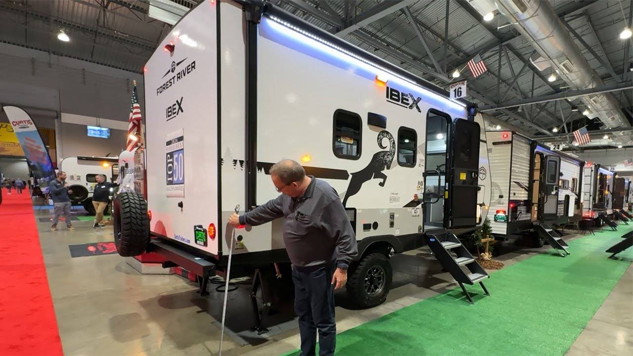 С таким прицепом о-го-го куда можно заехать!!! Высота свеса 96 см! Американский автодом Ibex 16MKS смотреть онлайн