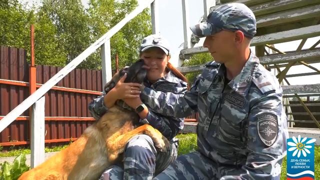 Инспекторы-кинологи новокузнецкой полиции присоединились к онлайн-акции МВД России «Это семья» смотреть онлайн