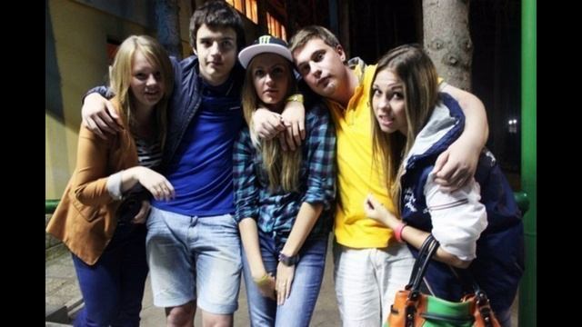 Компания дворовая |Автор -Павлова Ольга|Помните свою дворовую компанию?
ВСЕХ С ПРАЗДНИКОМ СЕМЬИ !!! смотреть онлайн