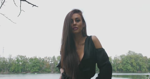 MENDA - Toxic (VIDEO 4K) смотреть онлайн