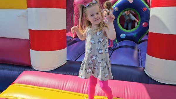 Сколько Лилли выиграла подарков?