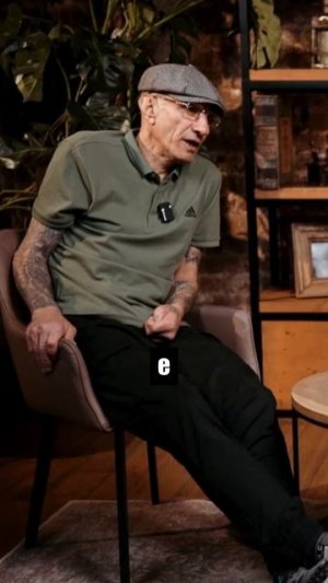 Зек отвечает при какой температуре замерзает дистиллированная вода #зек #школьныевопросы #вопросы