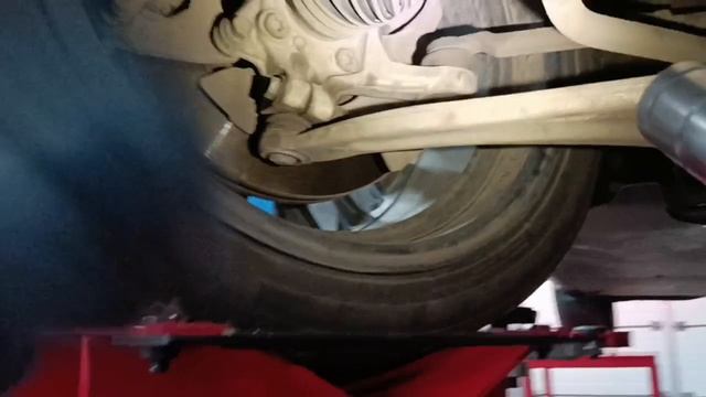 Работа вибростенда при повороте колес