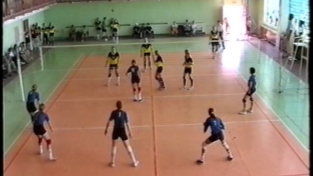 Волейбол. Девушки. Игра Иваново vs Санкт-Петербург . Конец XX века. Финал чемпионата России смотреть онлайн