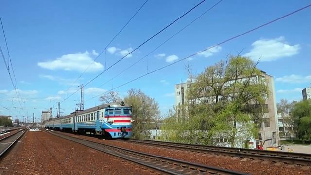 Поезда для детей. Учим виды железнодорожного транспорта