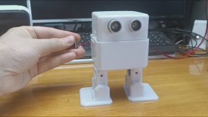 Сделал еще одного робота — Отто. А он не хочет ходить. Пришлось лечить.