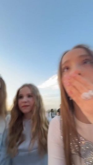 прожгли костюм 😰