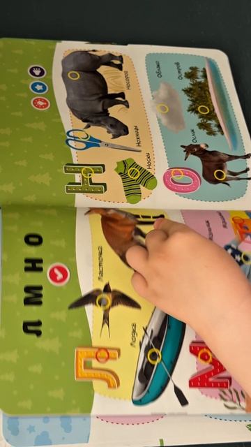 Обожать книги с 7 месяцев? Ни разу не смотреть мультики за 3 года? Да — это возможно 😜 смотреть онлайн