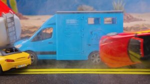 Авария на перекрёстке! Пожарные, полиция и скорая на месте 🚒🚓🚑 Развивающее видео для детей