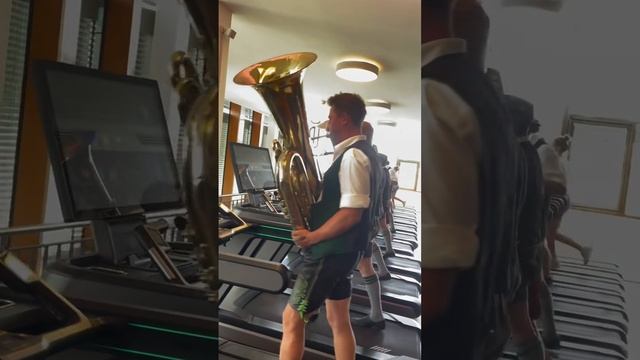 Музыканты тоже тренируются! смотреть онлайн