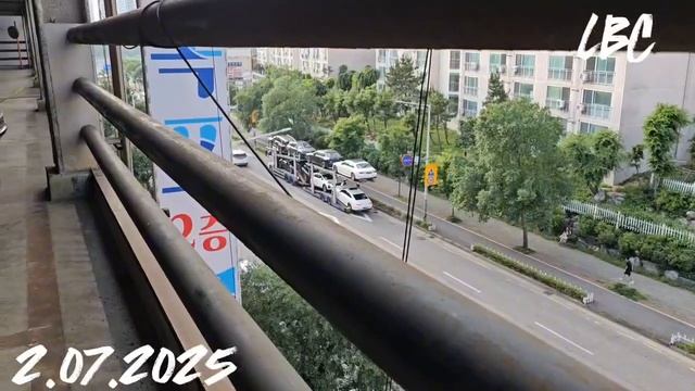 Очередная партия автомобилей, отгрузка на авто на автовоз - вид на нашем крытом паркинге.