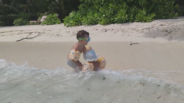 Внуки на Мальдивах 2023 смотреть онлайн