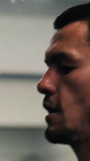 Мухаммад Шехов проводит интенсивную тренировку на выносливость в экипировке UDKM