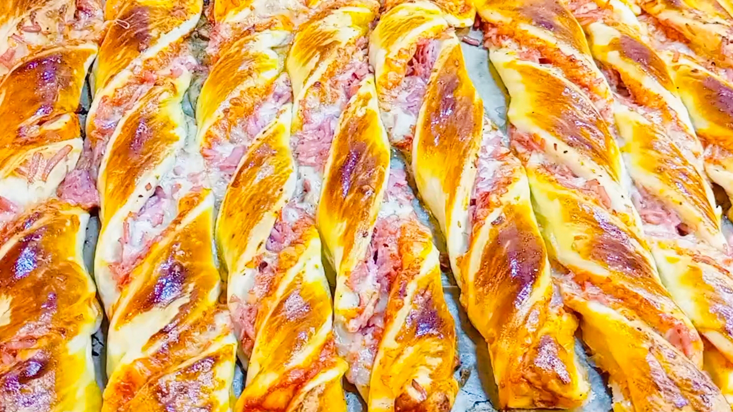 😋 Сырная спиралька с колбаской! смотреть онлайн