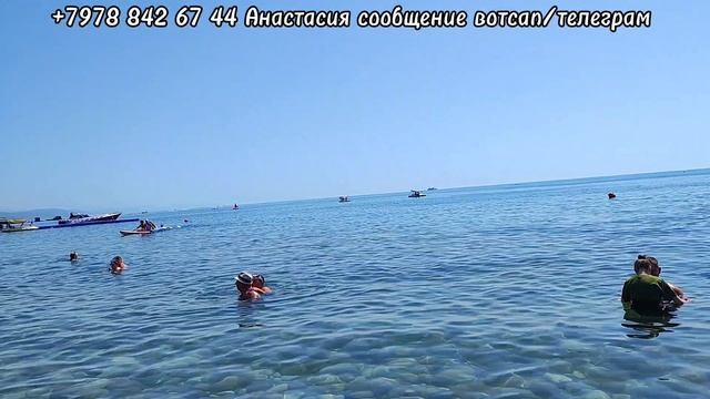 Отдых в Крыму. Сколько отдыхающих на пляже Алушты. смотреть онлайн