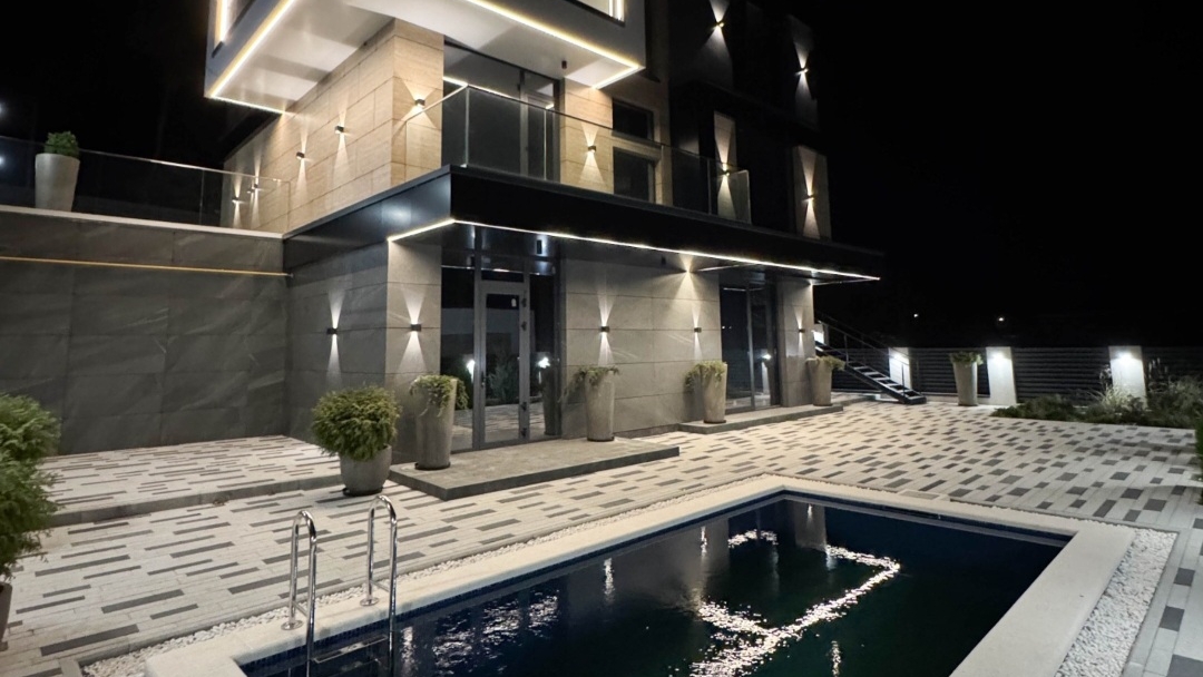 Целый комплекс домов в стиле хай-тек в Адлере смотреть онлайн