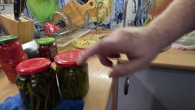 Не стоит делать заготовки в прок если их перестали есть со временем они портятся. Напрасный труд ито смотреть онлайн