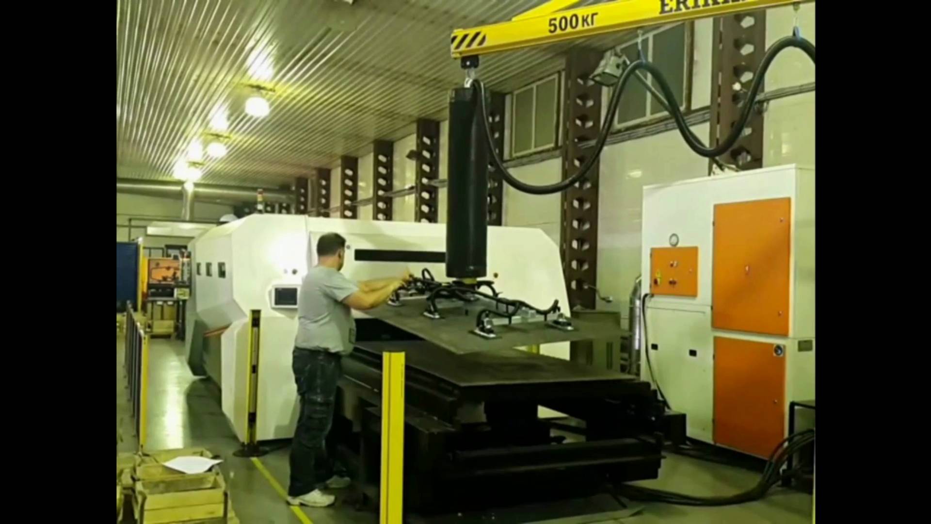 Вакуумный подъёмник TAWI для перемещения листового материала смотреть онлайн