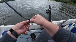 Рыбалка на кольцо на течении с лодки. Ловля леща на яйца на реке для начинающих. Снасти и прикормка