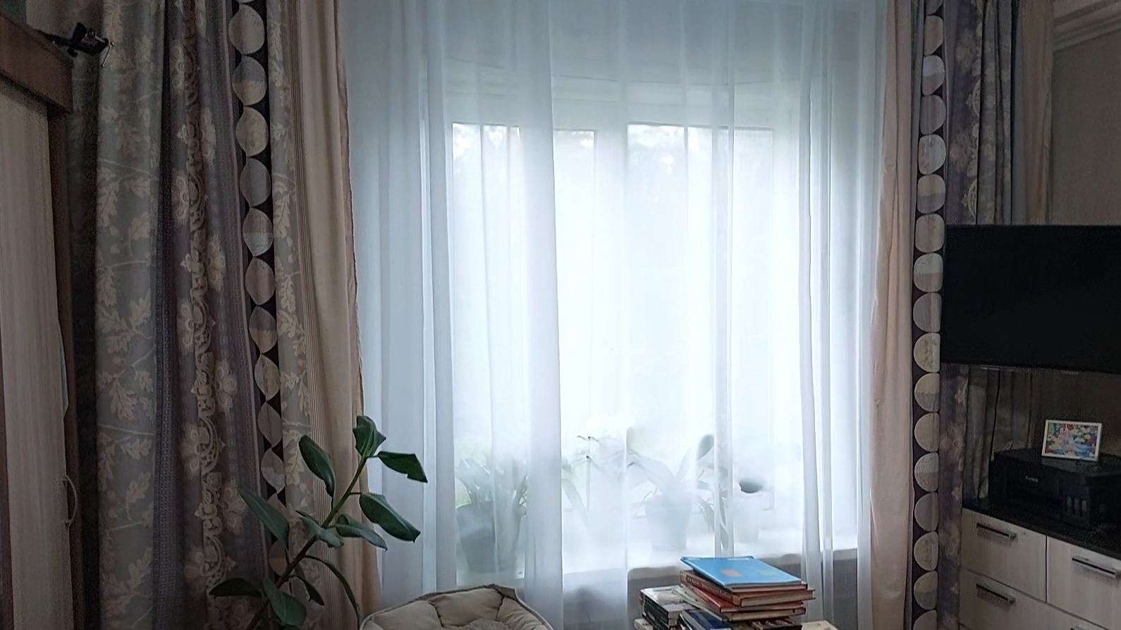 Закончила с ещё одним окном, рассуждаю над комментариями смотреть онлайн