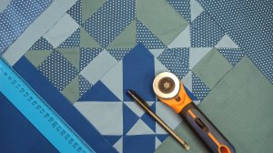 Увлекательный пэчворк, всё проще чем кажется. Из четырёх тканей три варианта.