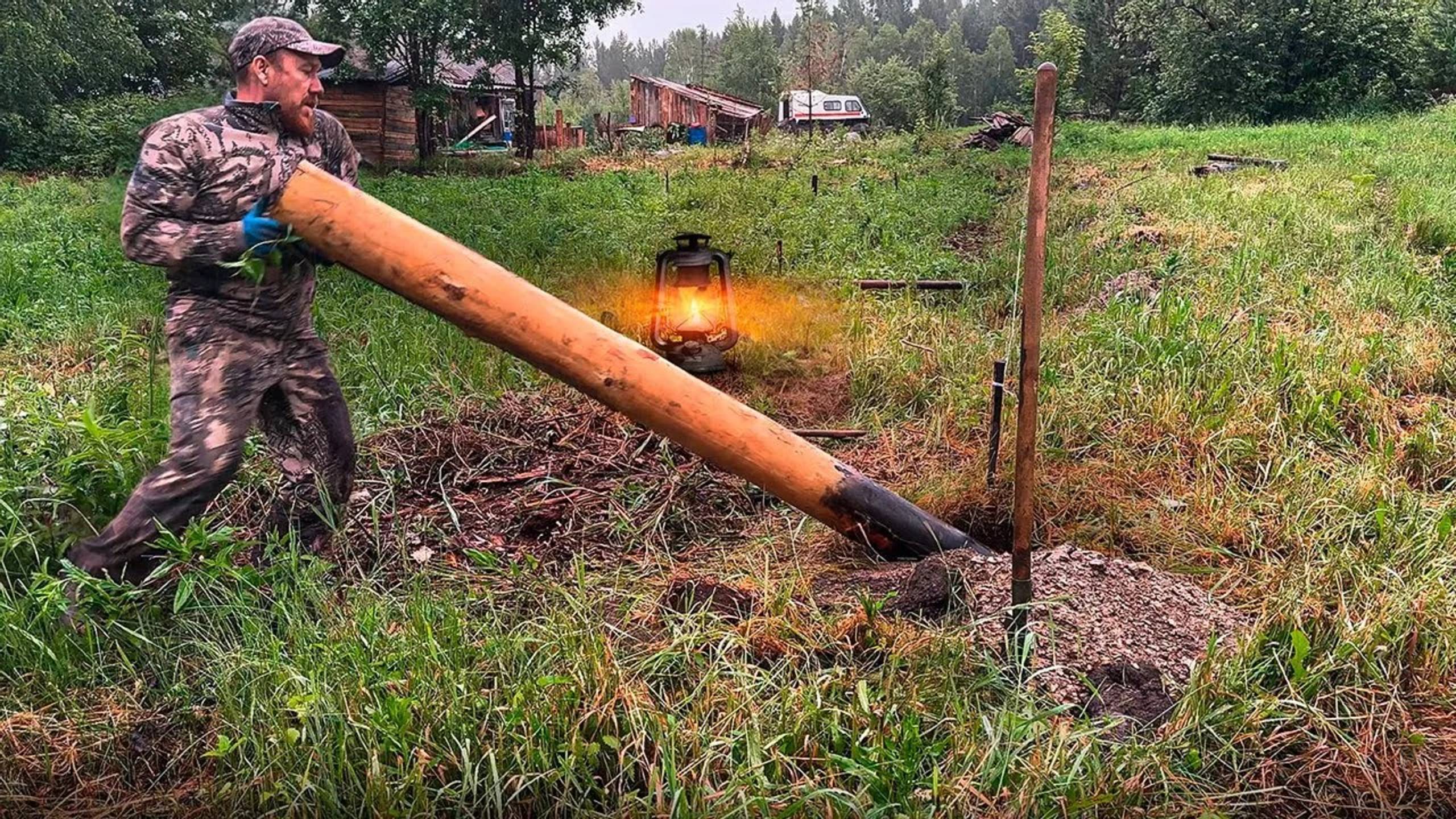 СТРОЮ ЗАБОР ПОД ДОЖДЕМ. ПРИВЕЗ 20 МЕТРОВЫЙ ВАЛЕЖНИК НА ДЕДОВСКИЙ ДОМ смотреть онлайн