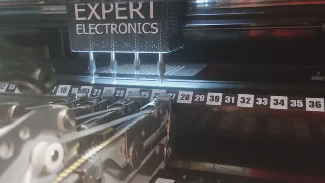 Одновременный захват 4-мя нозлами | SMT-установщик PiPlacer4