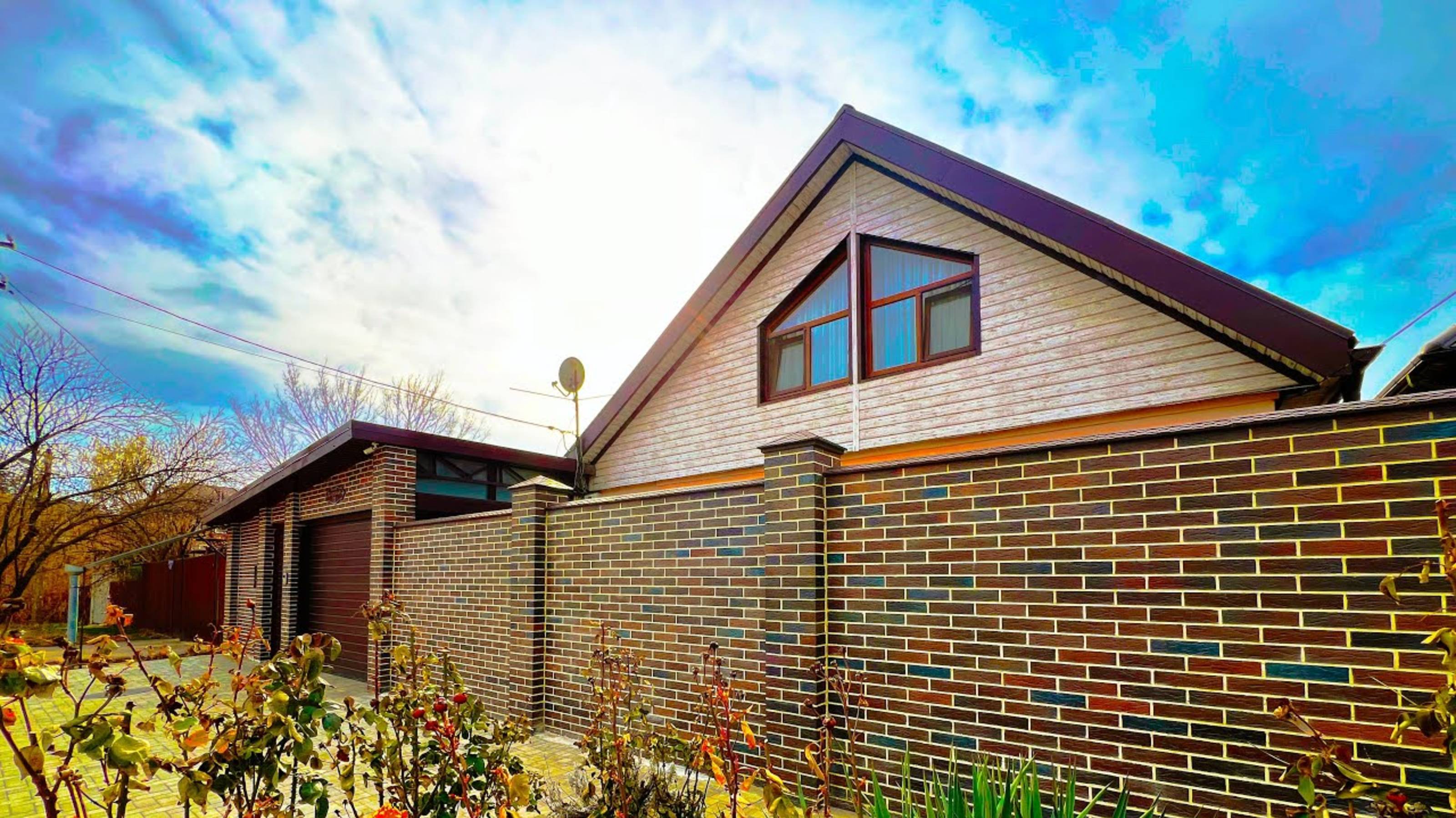 Два шикарных дома с ремонтом и мебелью | беседка для отдыха, баня, летняя кухня на участке смотреть онлайн