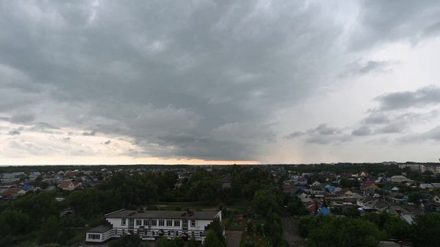 Слабая гроза с ливнем 26 июня 2025