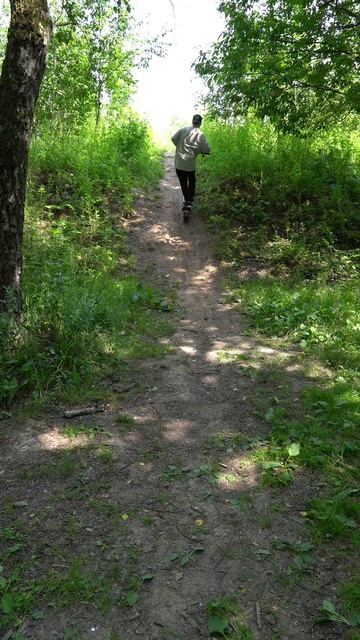 Пытаюсь заехать на крутую горку #whitesiberia#электротранспорт#электросамокат#самокат#полныйпривод смотреть онлайн