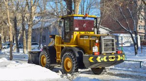 Фронтальный погрузчик Foton Lovol-935E-II. Уборка снега.