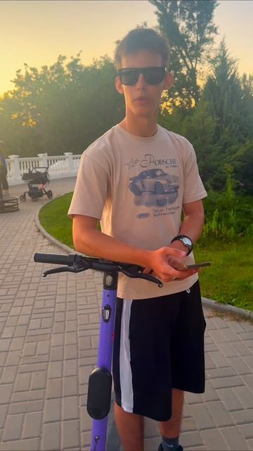 Юрент или Whoosh? #wemort #веморт #юрент #самокаты #электросамокаты #мтсюрент #закат смотреть онлайн