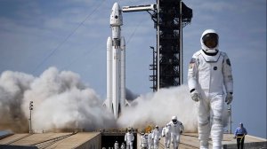 Земляне - трава у дома