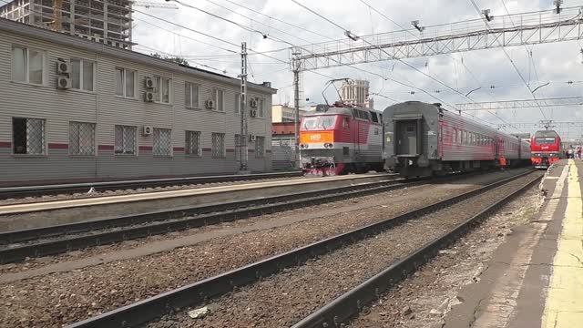 Эл.-возы ЧС7-162 (ТЧЭ-33) с поездом № 047Й Москва - Балаково и ЭП2К-362 (ТЧЭ-6) с поездом № 379Й. смотреть онлайн